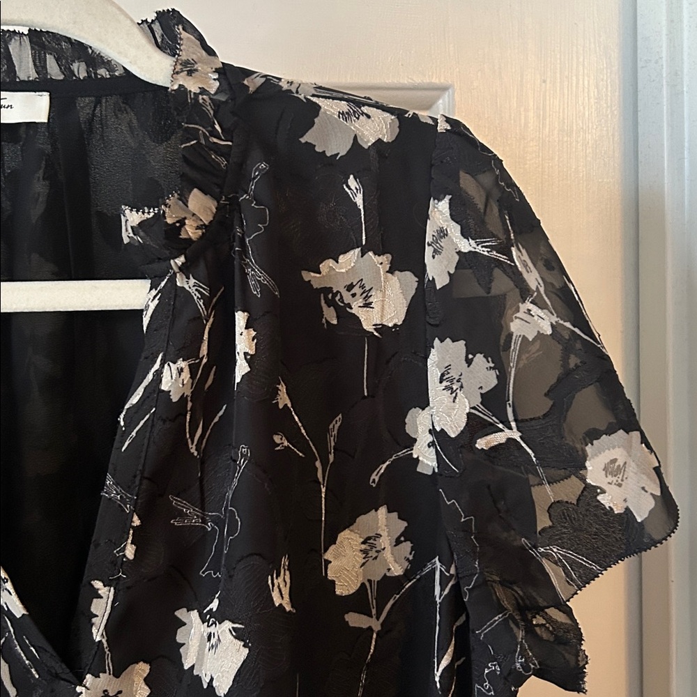 Monday Fun Stitchfix Hazel split neck floral Flut… - image 3